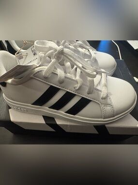 GRAND COURT 2.0 SNEAKERS - NWT size 13c